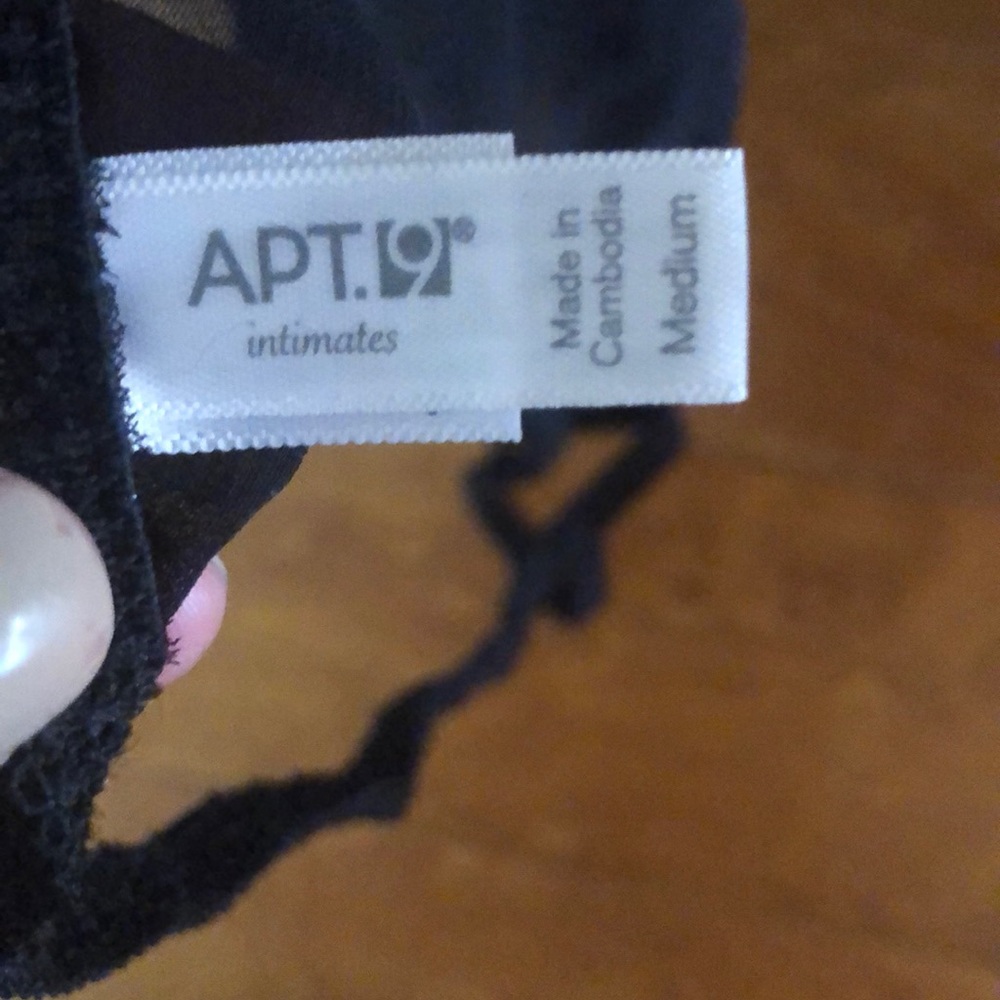 Lingerie - Picture 6 of 6